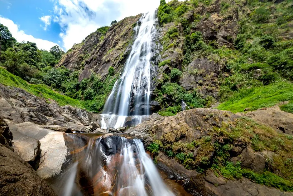Air Terjun Sipiso-piso dari sisi tebing pengamat