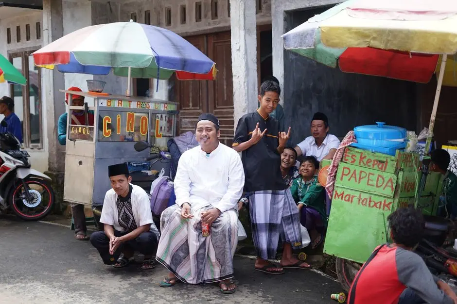 Suasana warung lokal di sekitar Danau Toba